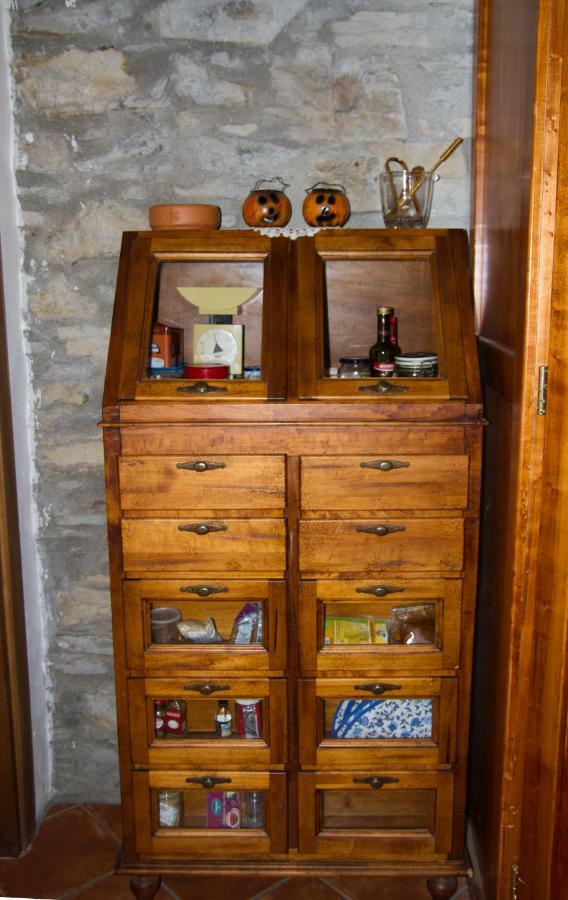 I Poggi Di Grace Bed & Breakfast Fivizzano Exterior photo