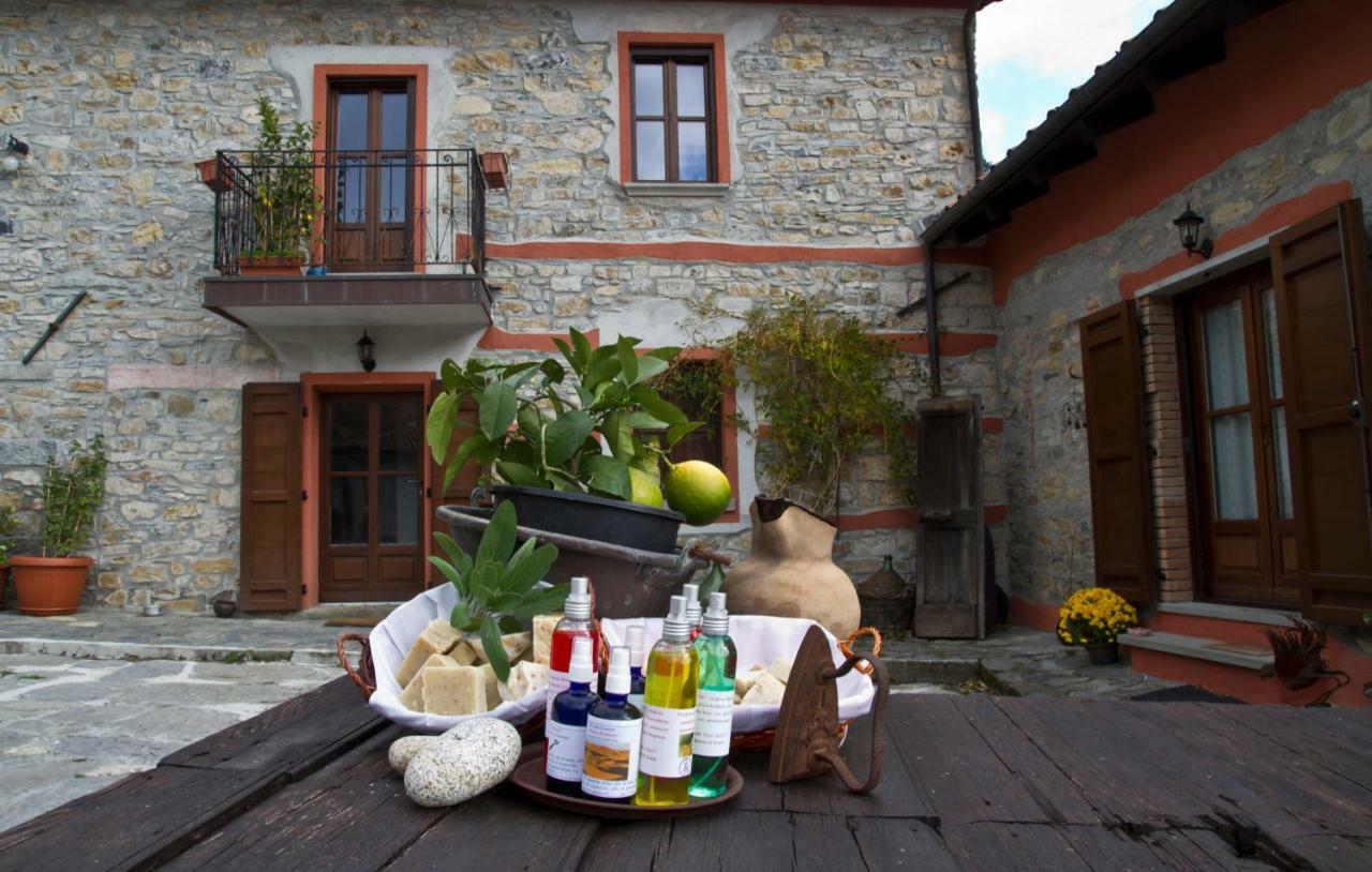 I Poggi Di Grace Bed & Breakfast Fivizzano Exterior photo